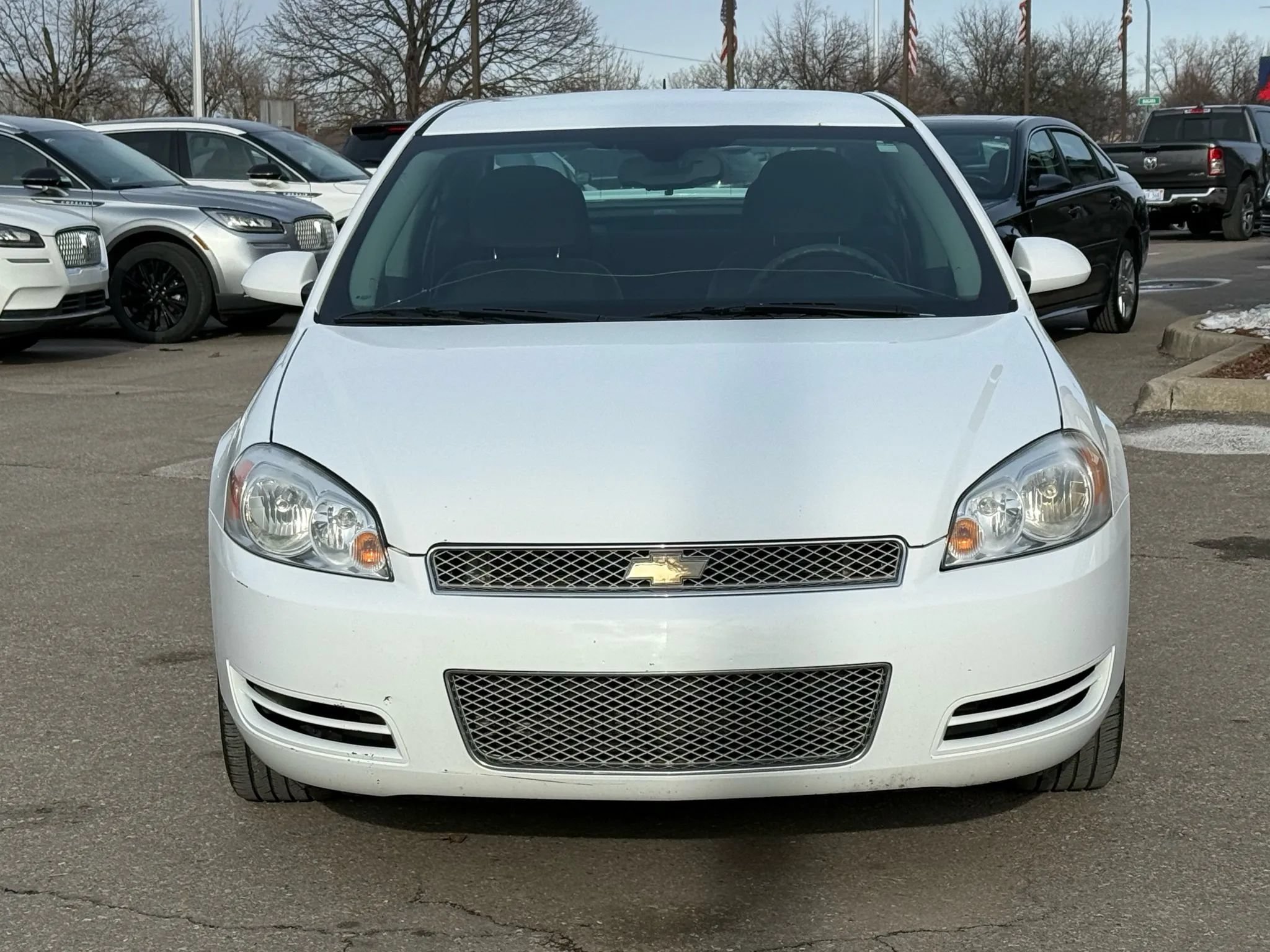 Used 2016 Chevrolet Impala LT FWD image 2