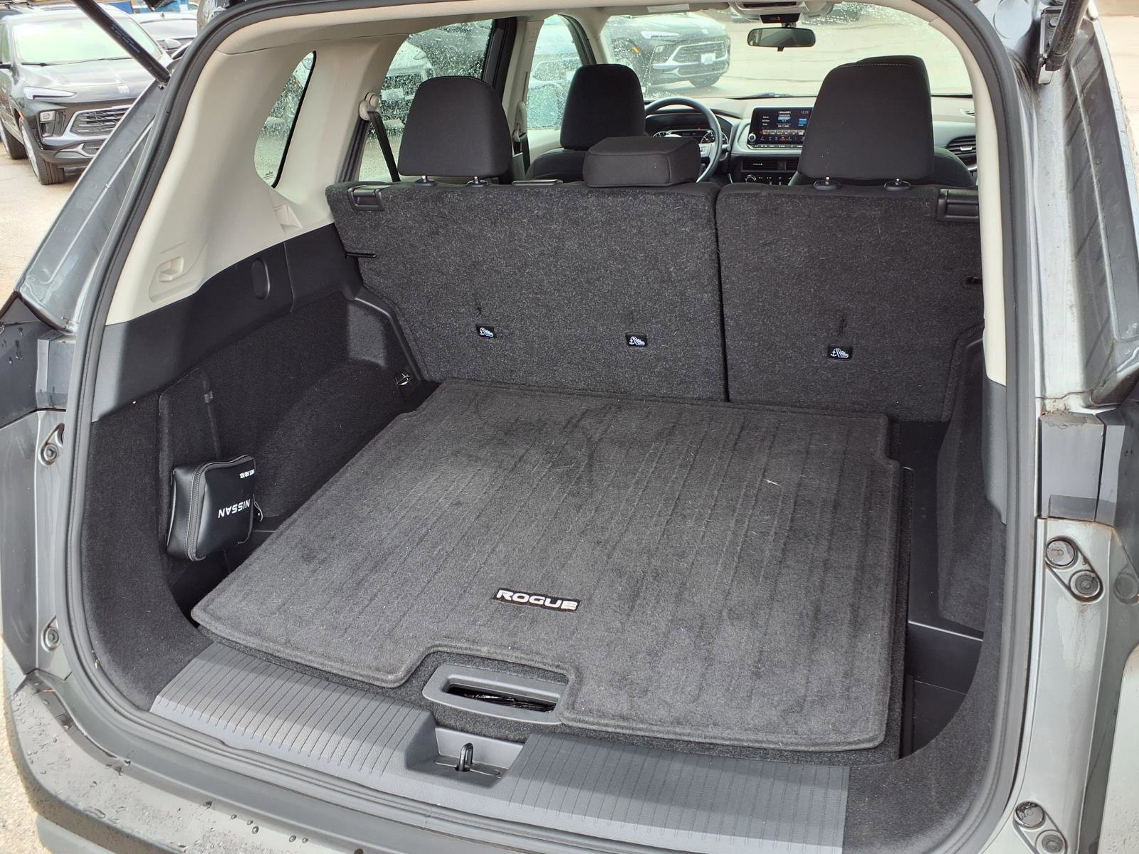 Used 2023 Nissan Rogue S image 24