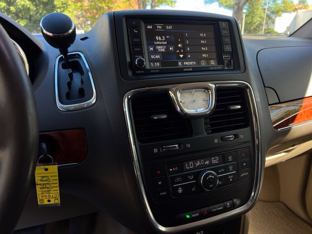 Used 2015 Chrysler Town & Country Touring-L w/ Driver Convenience Group FWD image 35