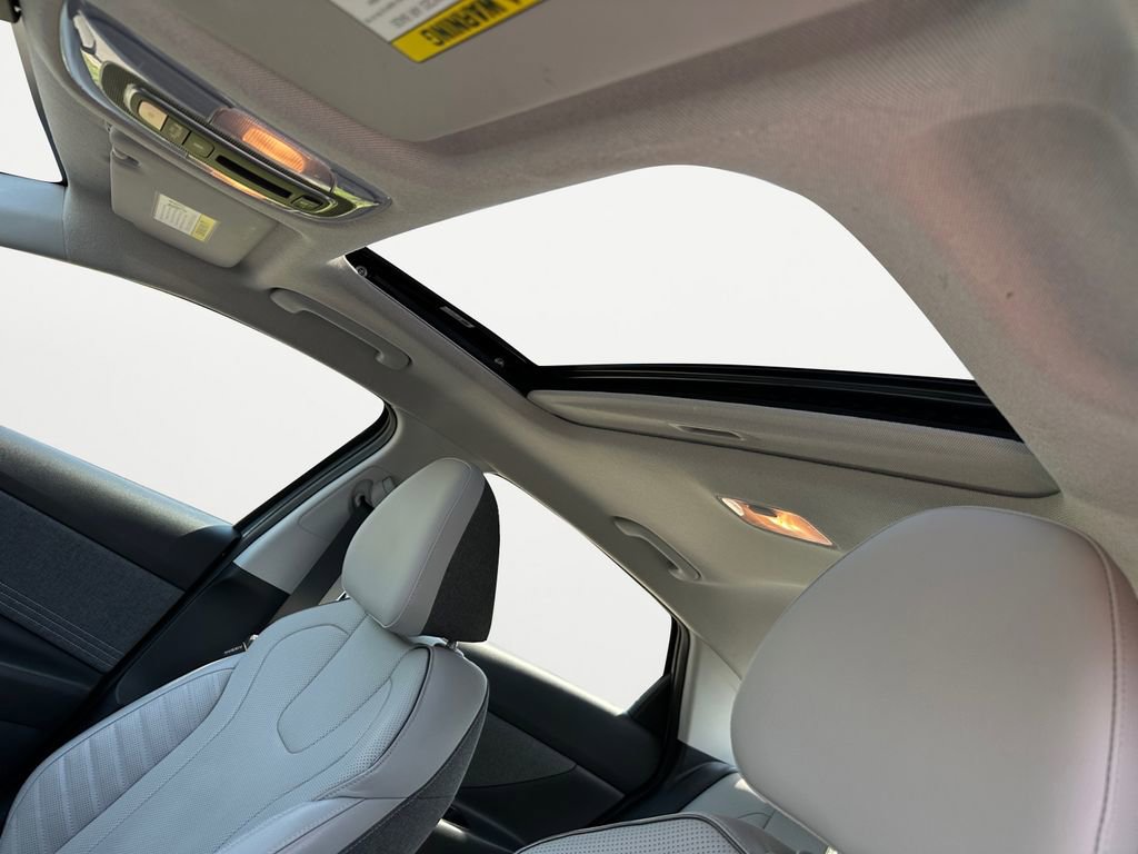 Used 2023 Hyundai Elantra Limited FWD image 18