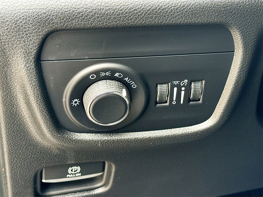 Used 2024 Jeep Grand Cherokee L Laredo image 10