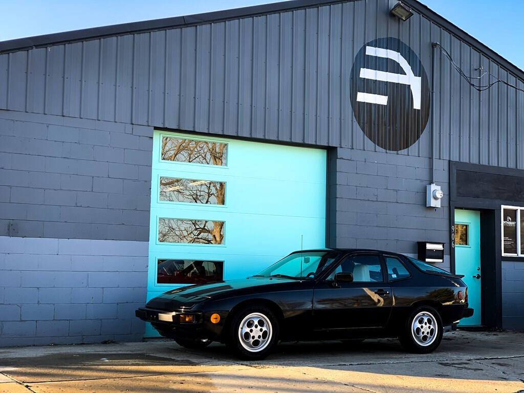 Used 1987 Porsche 924 S RWD image 2