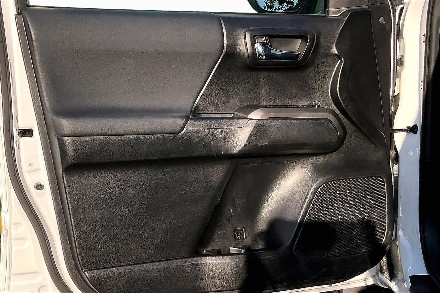 Used 2022 Toyota Tacoma TRD Sport w/ Technology Package RWD image 21