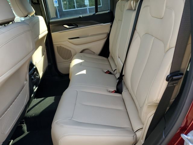 New 2025 Jeep Grand Cherokee Limited w/ Luxury Tech Group II image 16
