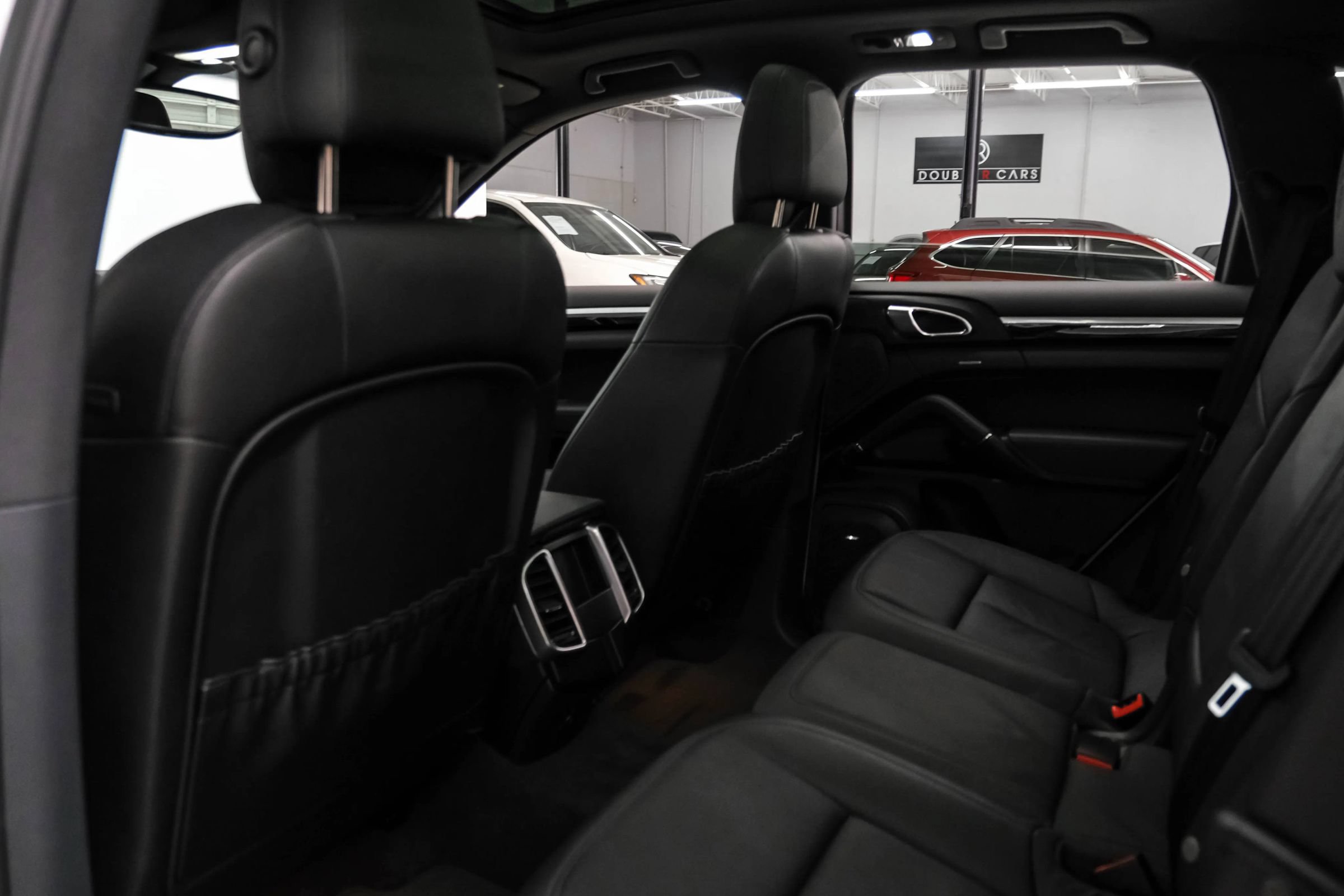 Used 2014 Porsche Cayenne Platinum Edition AWD/4WD image 36