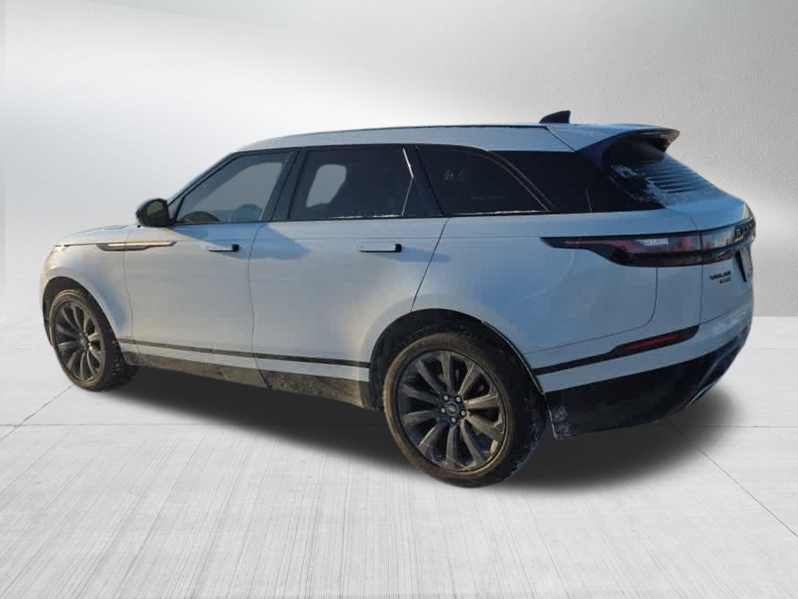Used 2018 Land Rover Range Rover Velar R-Dynamic SE image 4