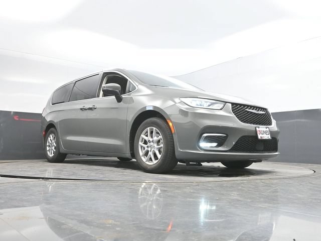 Used 2023 Chrysler Pacifica Touring-L FWD image 47
