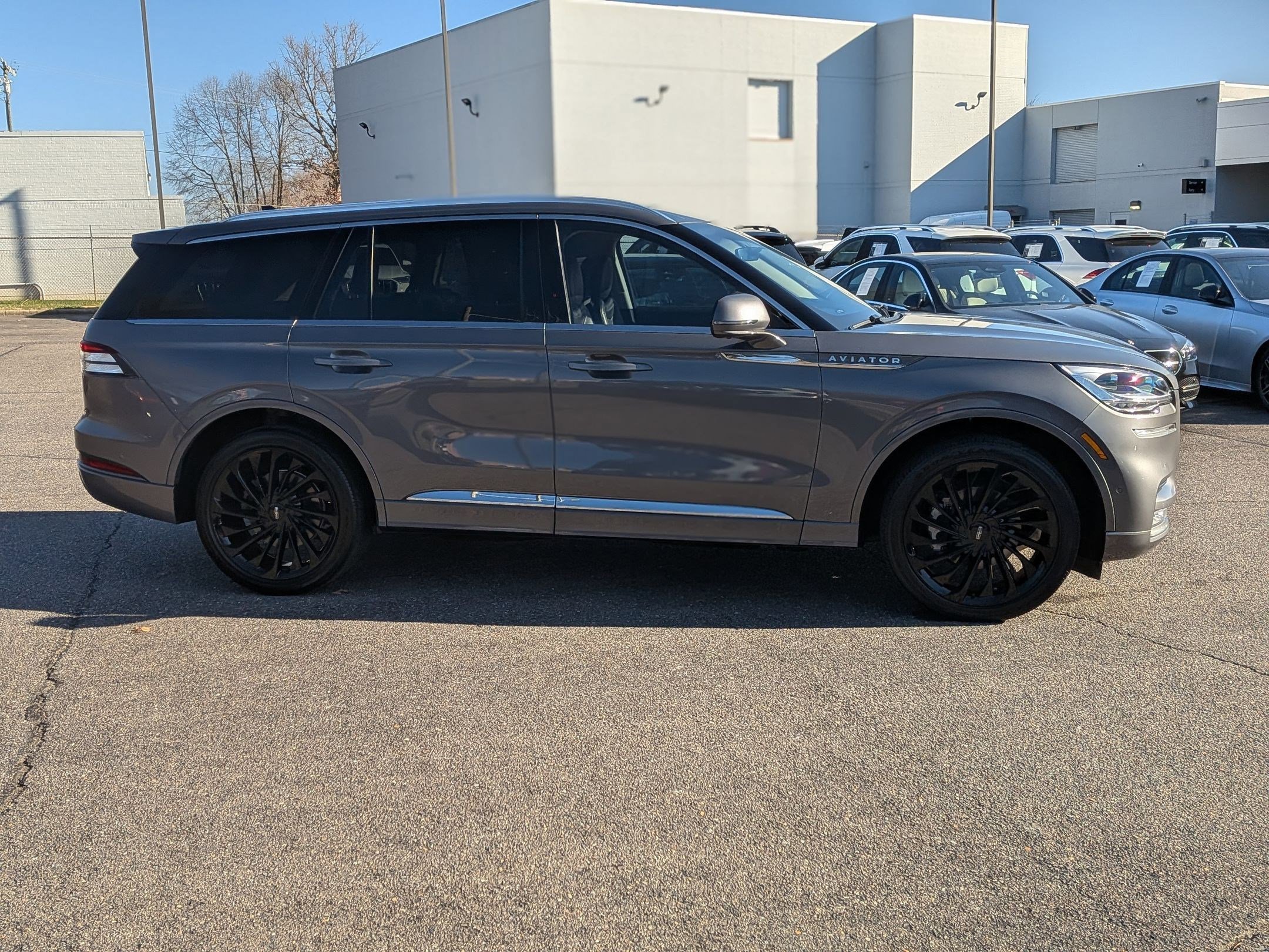 Used 2021 Lincoln Aviator Reserve w/ Equipment Group 208A image 2
