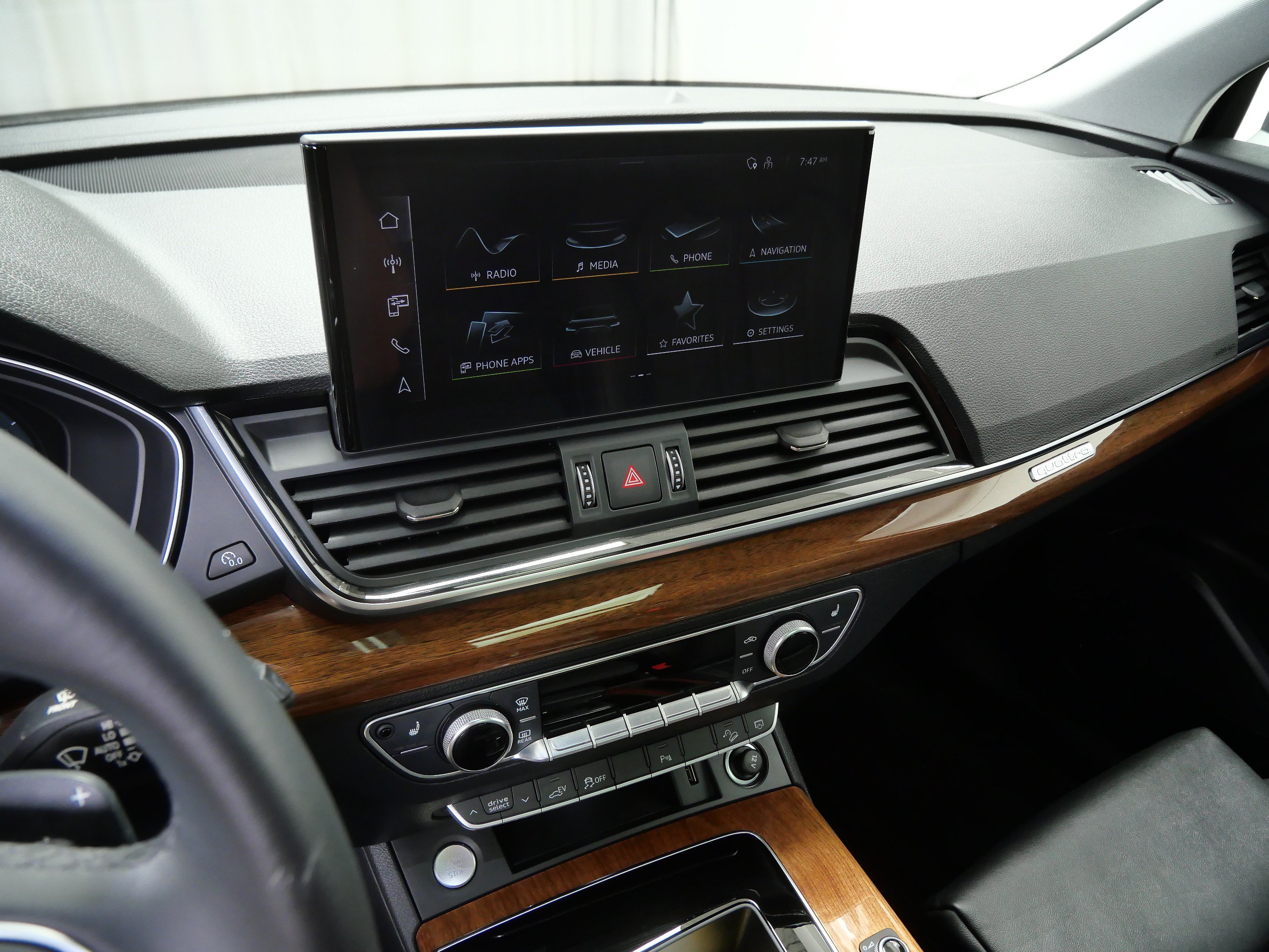 Used 2023 Audi Q5 e Premium w/ Convenience Package AWD/4WD image 19