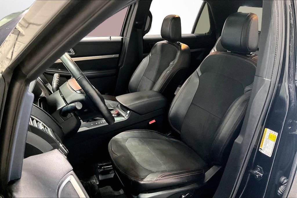 Used 2018 Ford Explorer XLT w/ XLT Appearance Package image 20