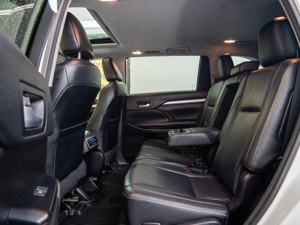 Used 2017 Toyota Highlander XLE image 15