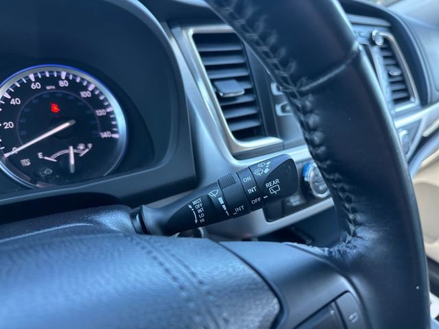 Used 2017 Toyota Highlander XLE image 26