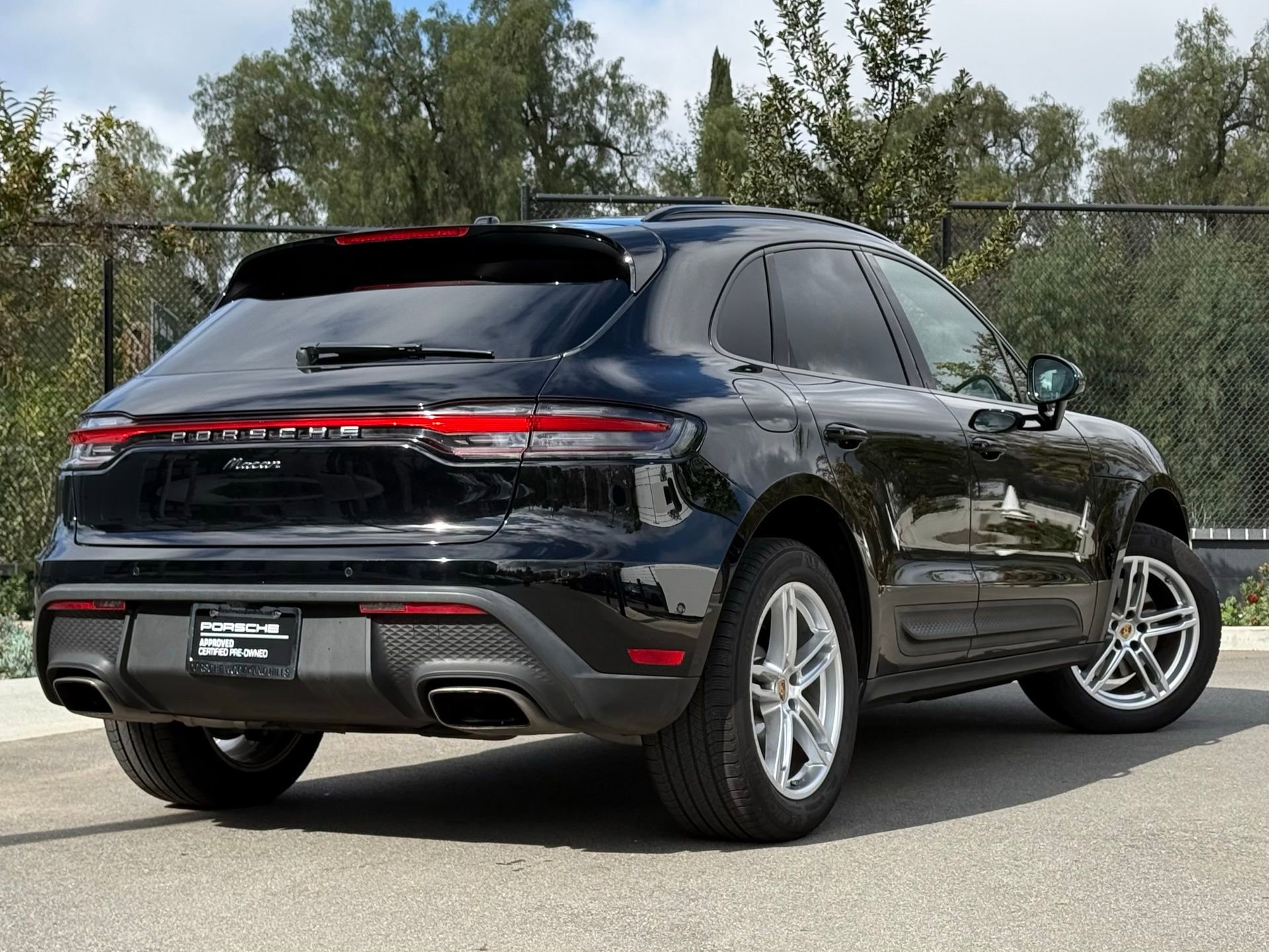 Certified 2024 Porsche Macan image 7