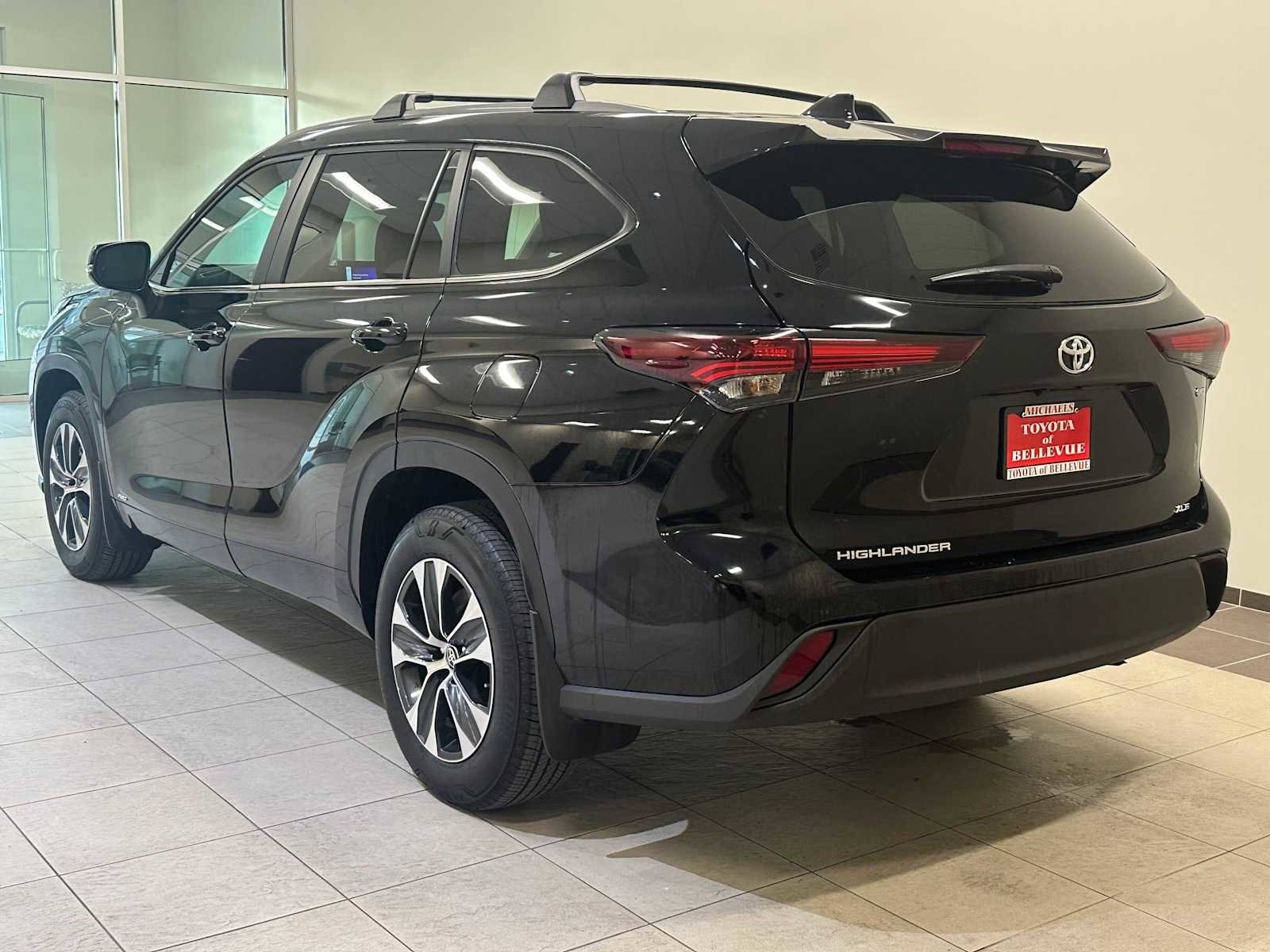 Certified 2025 Toyota Highlander XLE image 4