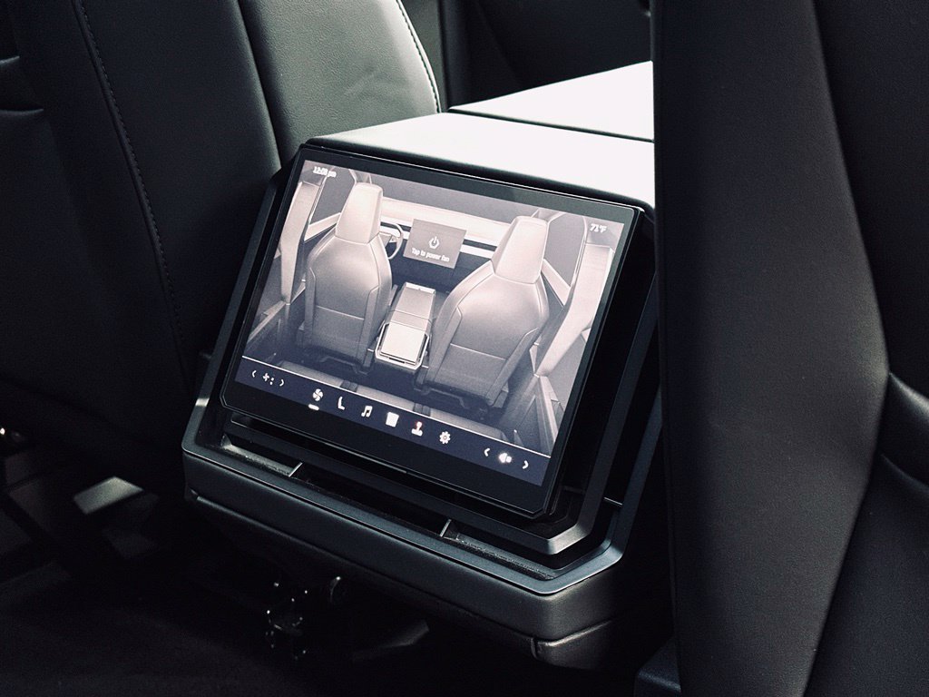Used 2024 Tesla Cybertruck AWD Crew Cab image 19