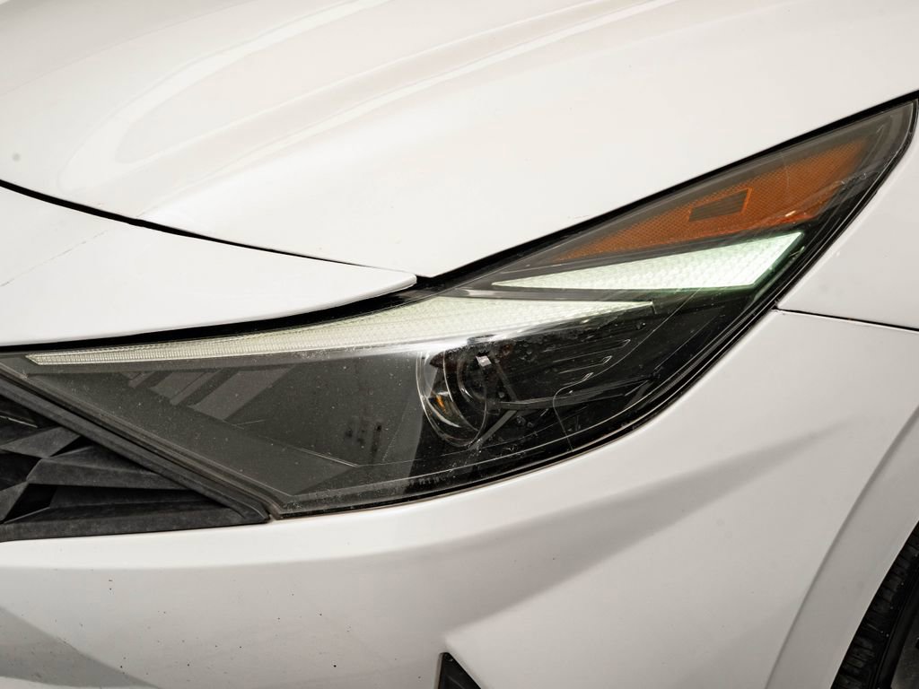 Used 2021 Hyundai Elantra SE FWD image 14