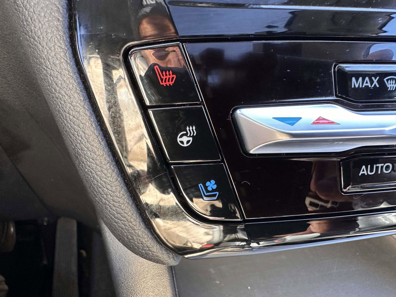 Used 2022 Ford Explorer Limited w/ Equipment Group 301A image 26