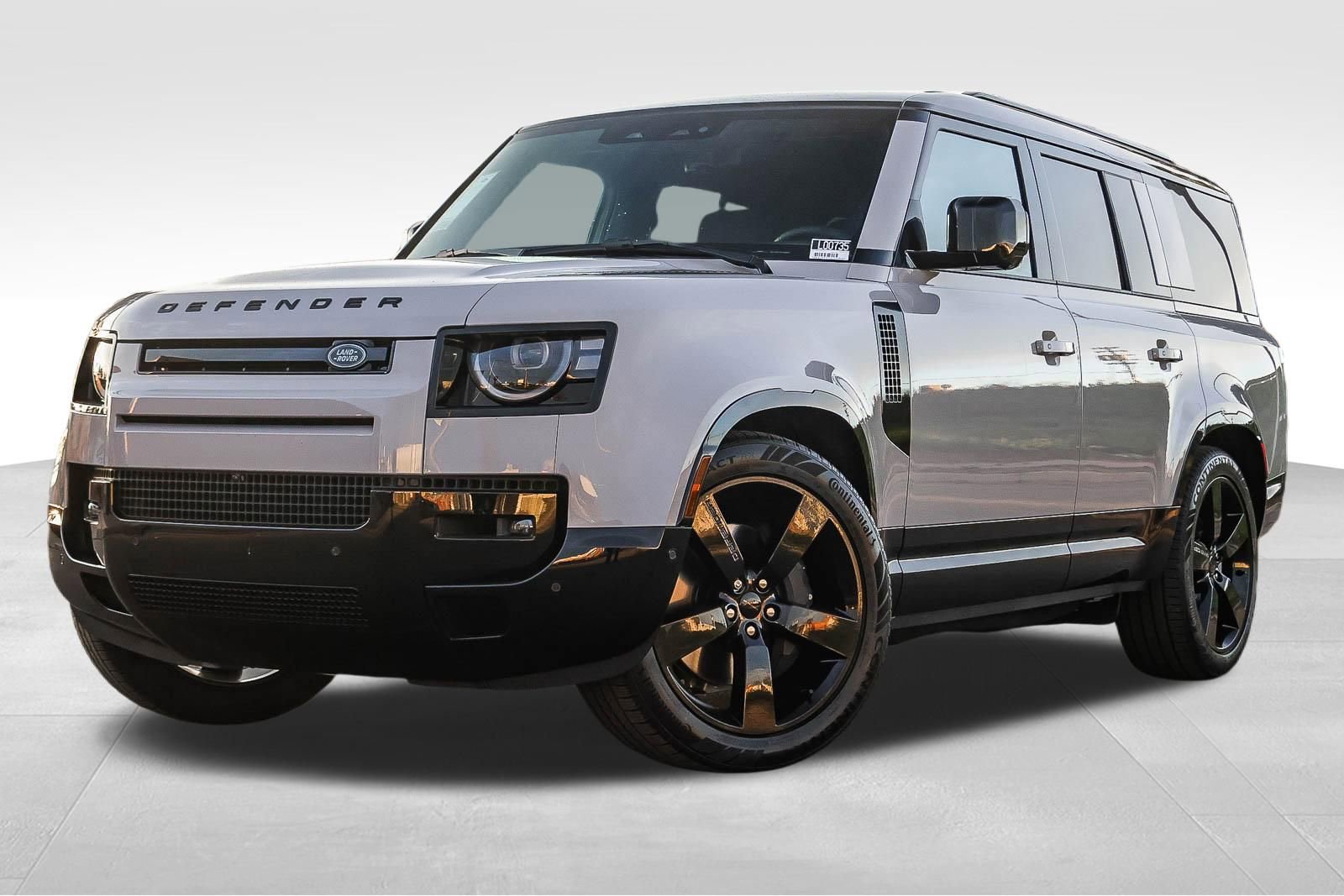 New 2026 Land Rover Defender 130 X-Dynamic SE image 1