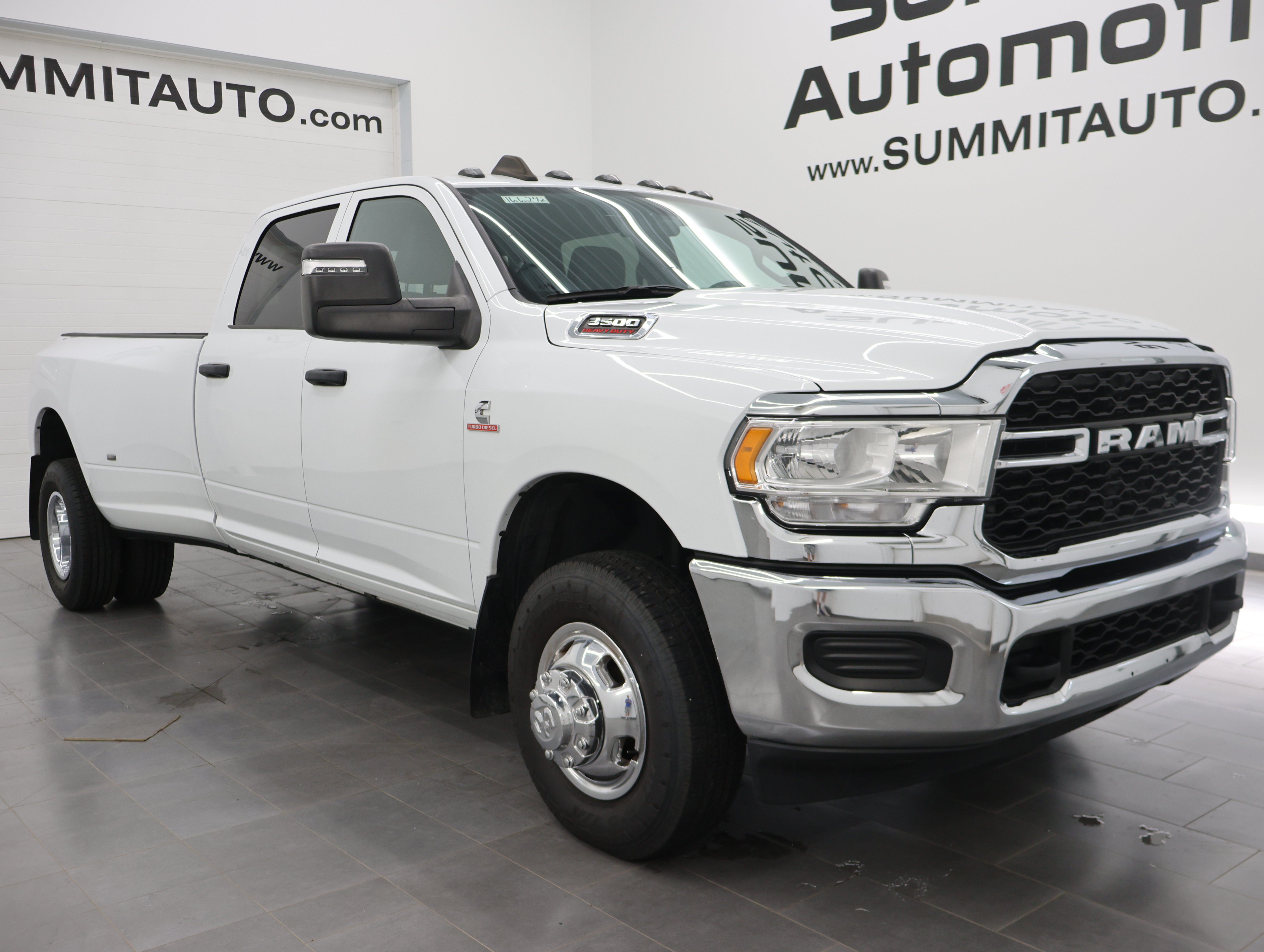 Used 2024 RAM 3500 Tradesman w/ Chrome Appearance Group AWD/4WD image 2