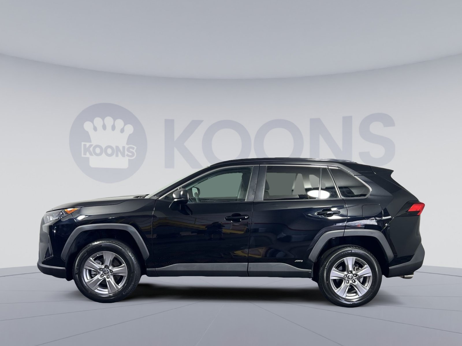 Used 2022 Toyota RAV4 LE AWD/4WD image 7