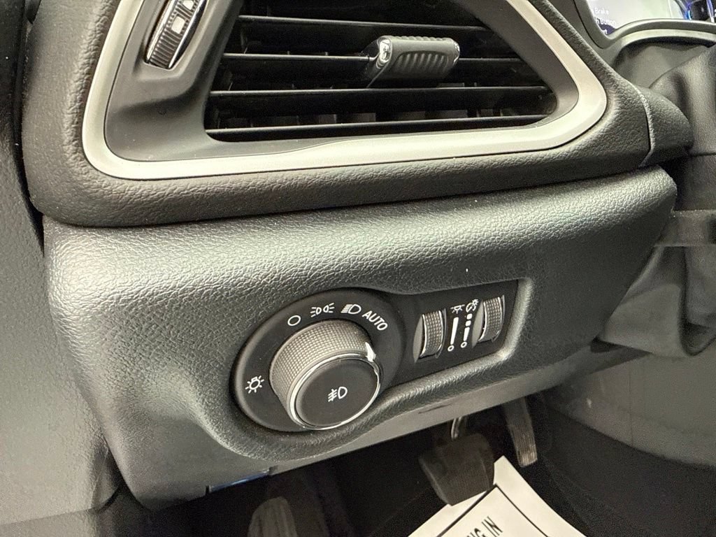 Used 2025 Chrysler Pacifica Select FWD image 21