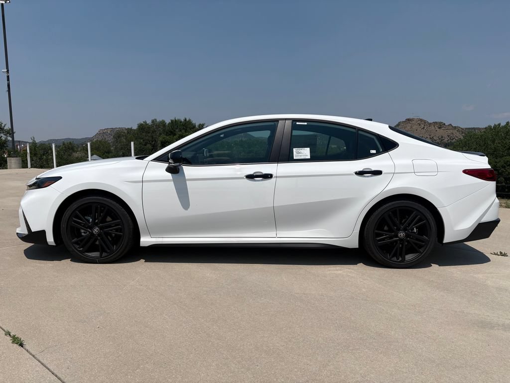 New 2026 Toyota Camry Hybrid FWD image 3
