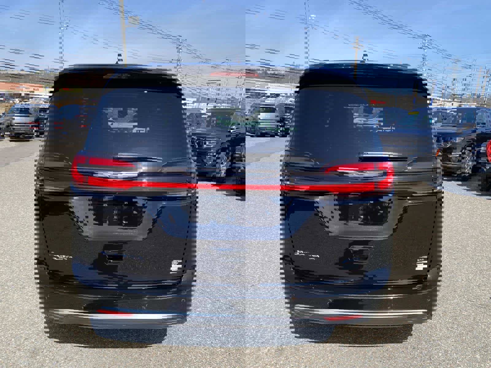 Certified 2025 Chrysler Pacifica Pinnacle image 4