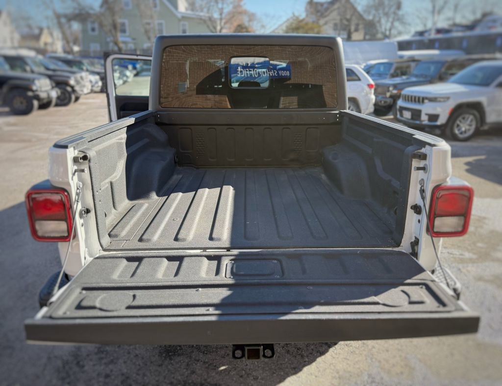 Used 2022 Jeep Gladiator Willys image 23