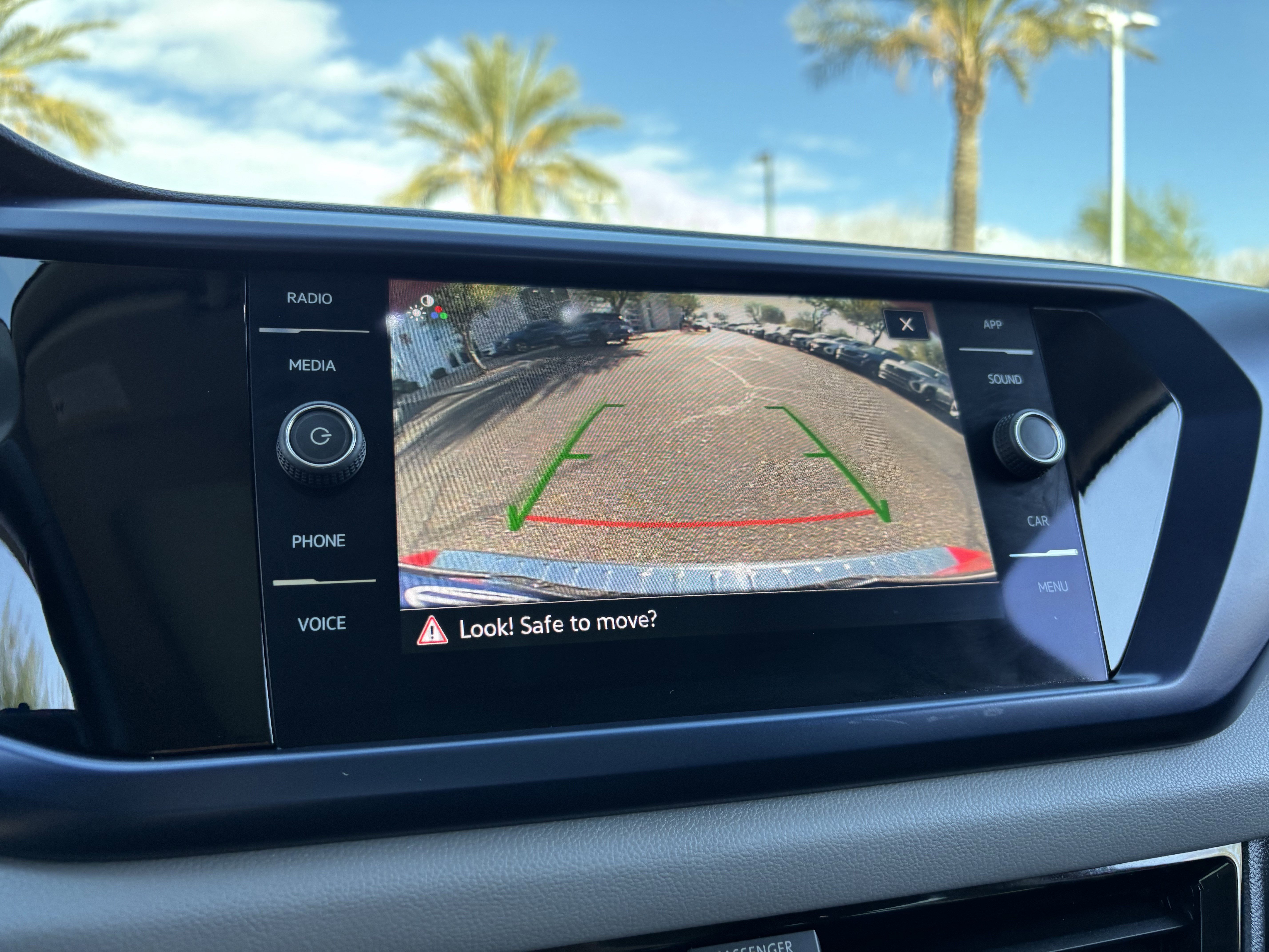 Certified 2022 Volkswagen Taos SE w/ Panoramic Sunroof Package image 22