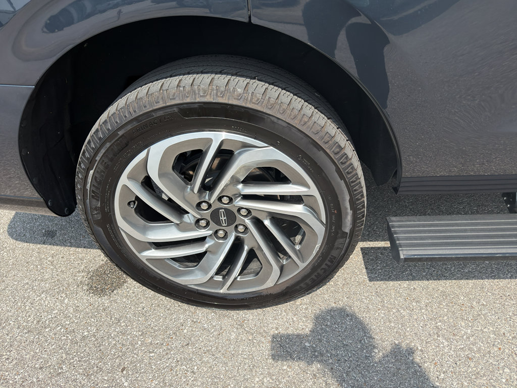 Used 2025 Lincoln Navigator Reserve AWD/4WD image 37