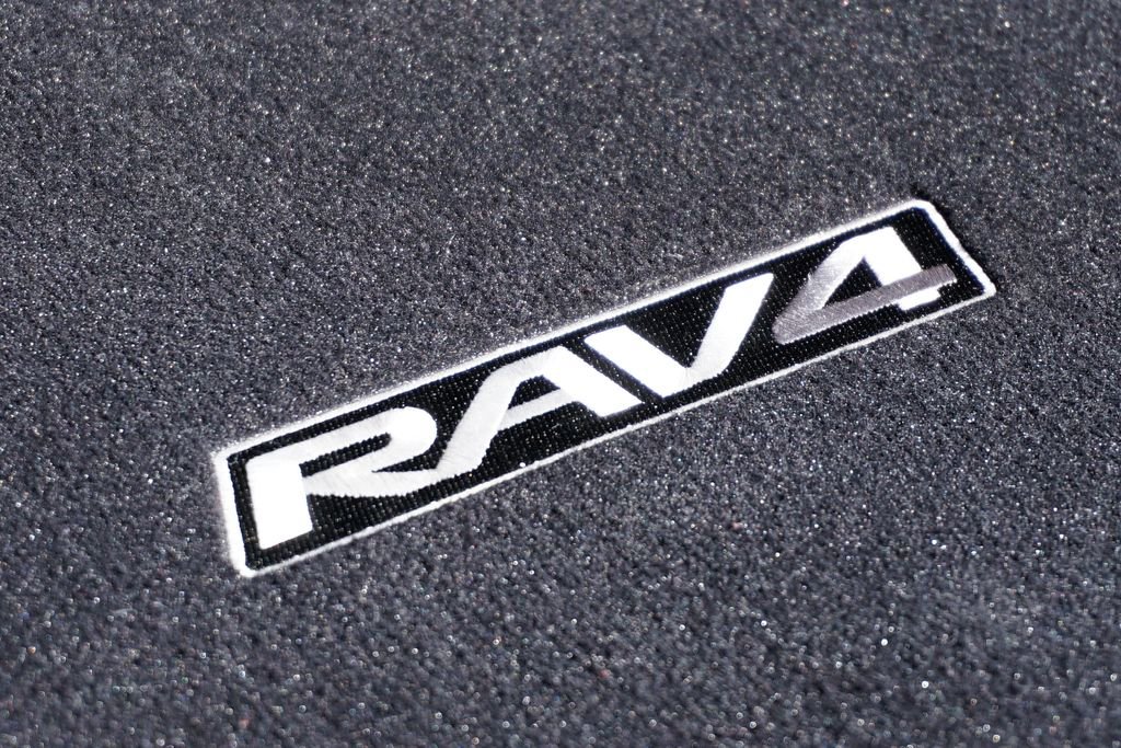 Used 2019 Toyota RAV4 XLE w/ Convenience Package image 8