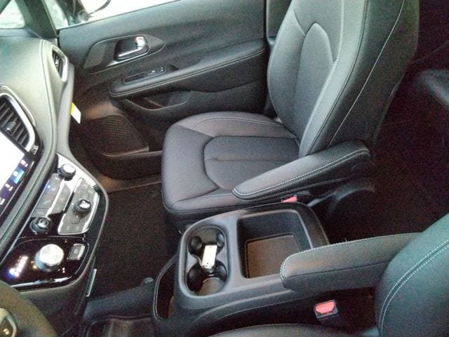 New 2026 Chrysler Pacifica Select FWD image 23