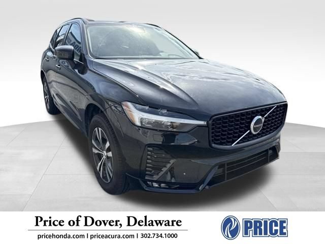 Used 2025 Volvo XC60 B5 Core AWD/4WD image 1