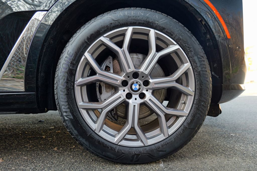 Used 2024 BMW X7 xDrive40i w/ Climate Comfort Package AWD/4WD image 15