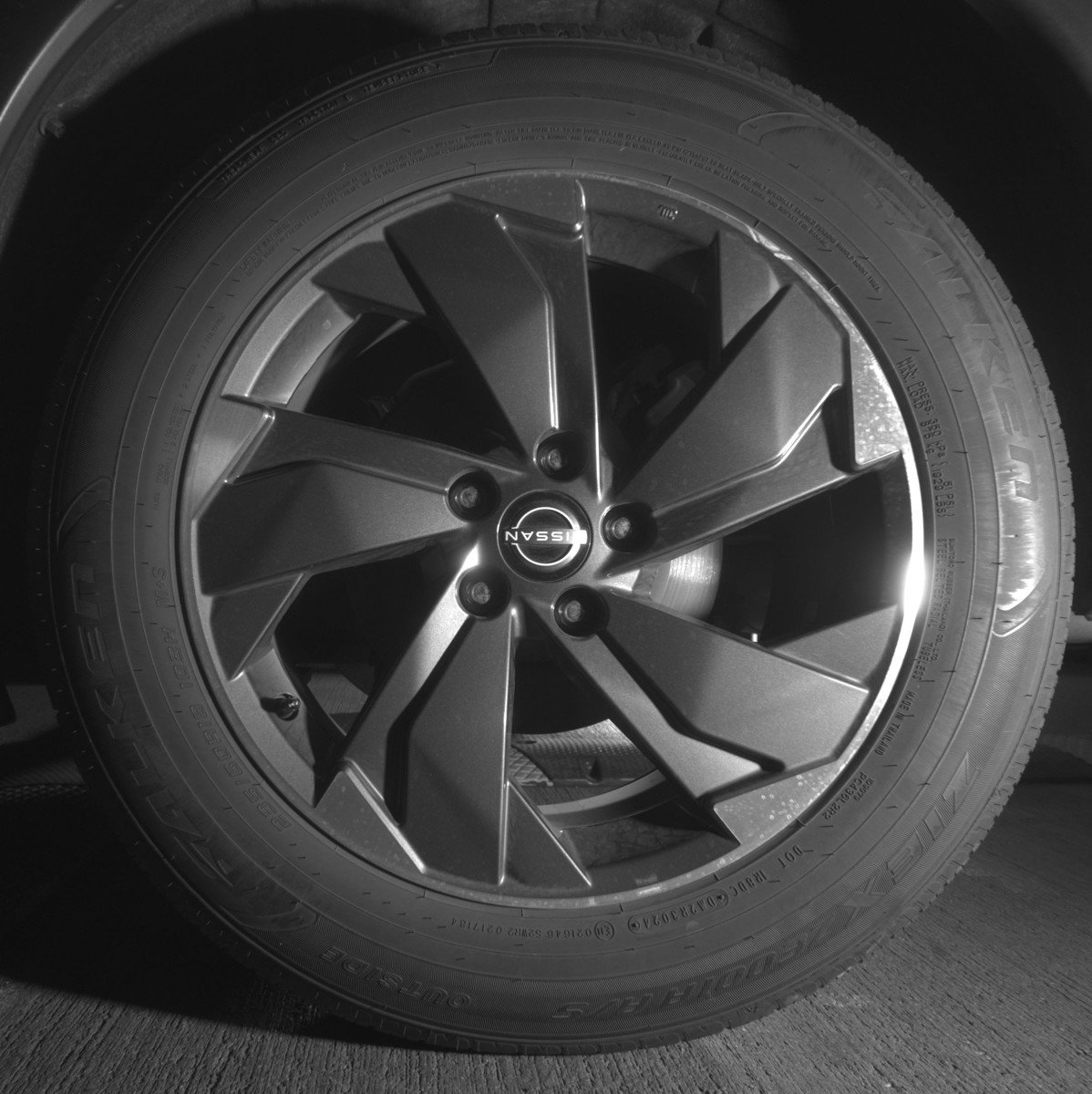 Used 2025 Nissan Rogue SV FWD image 14