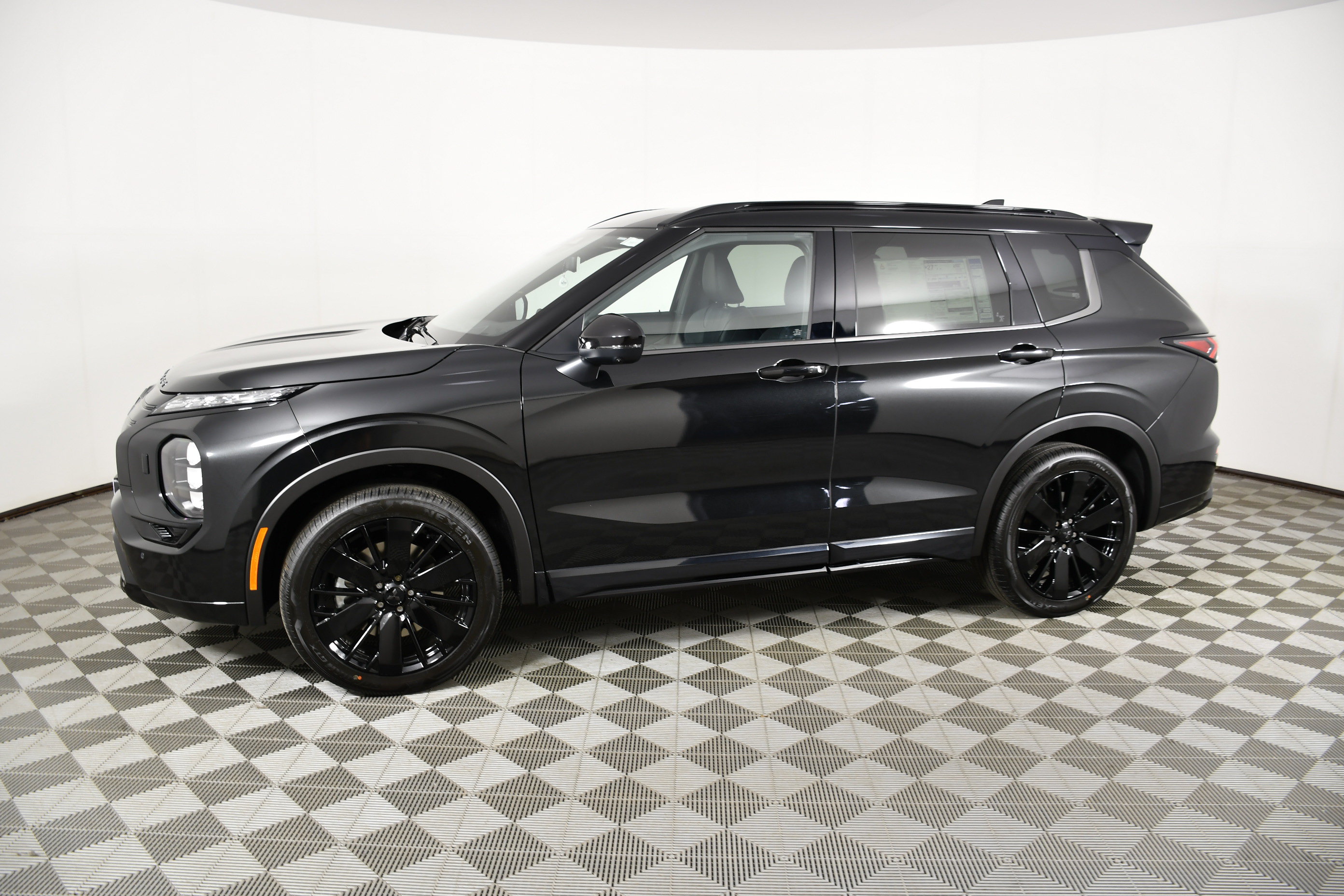 New 2026 Mitsubishi Outlander SEL Black Edition AWD/4WD image 9