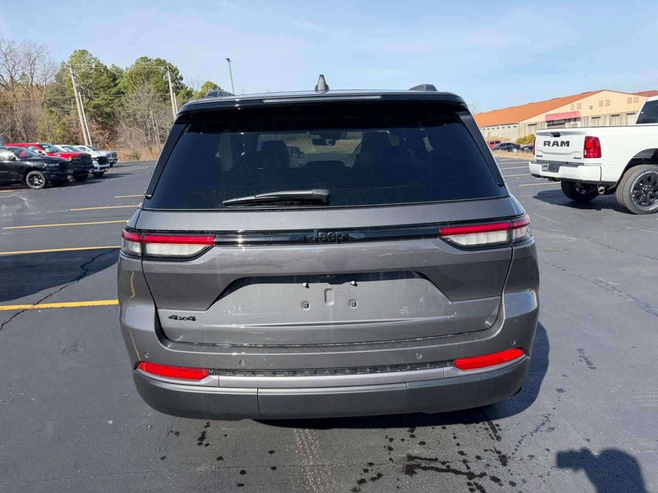 New 2026 Jeep Grand Cherokee Altitude image 4