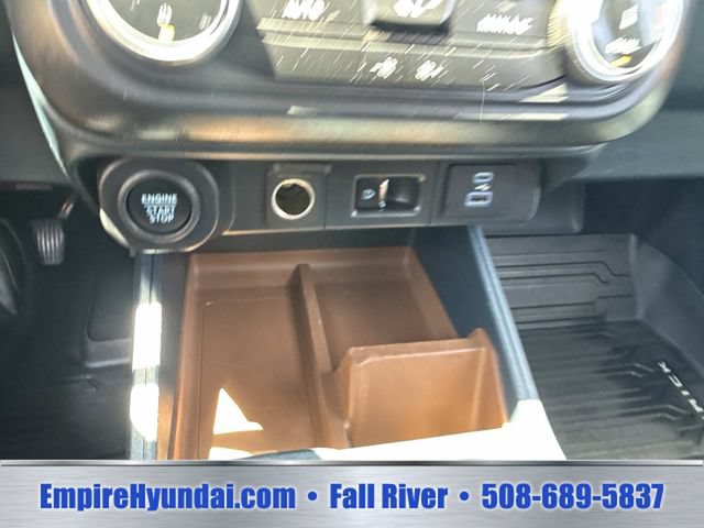 Used 2023 Ford Maverick Lariat w/ Equipment Group 500A Standard AWD/4WD image 24