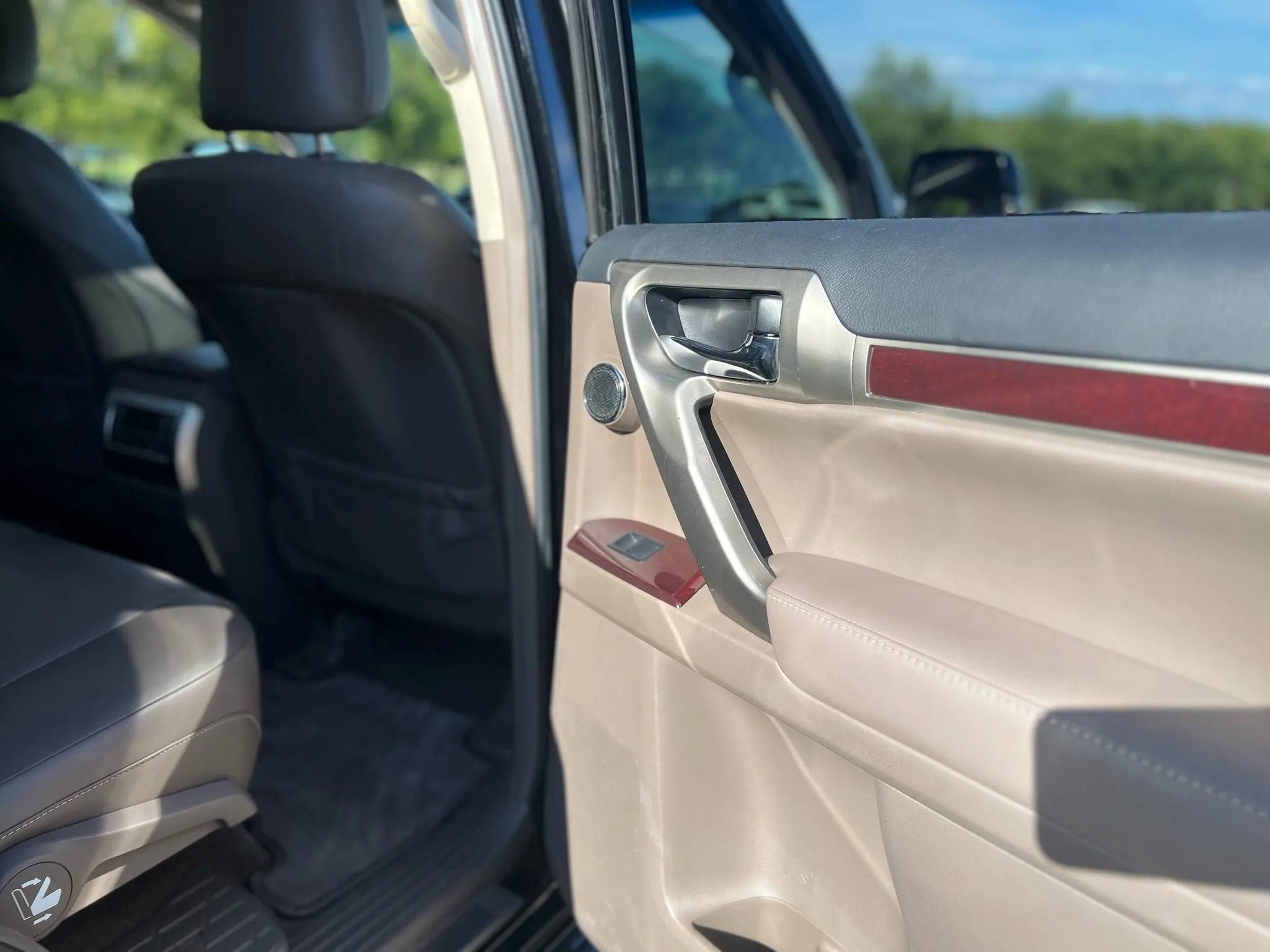 Used 2014 Lexus GX 460 Luxury image 9