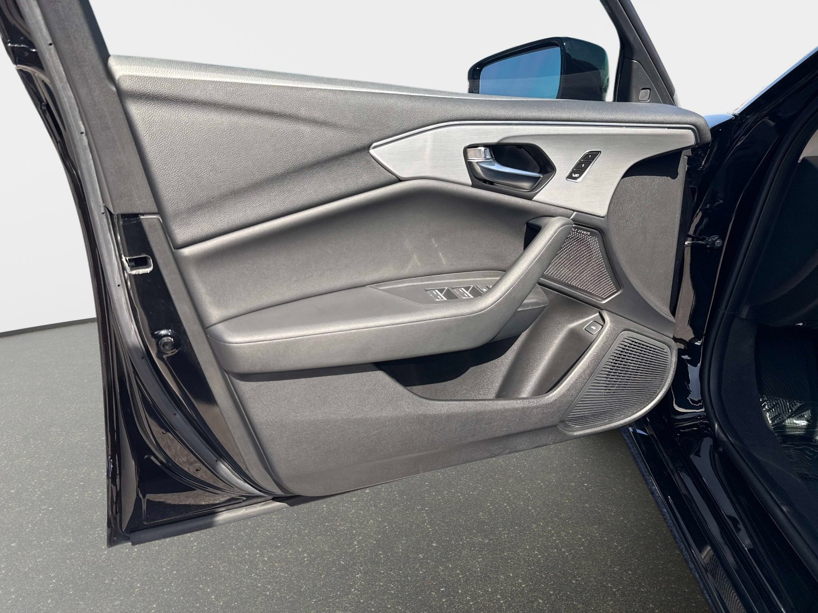 Certified 2025 Acura TLX w/ Technology Package image 15