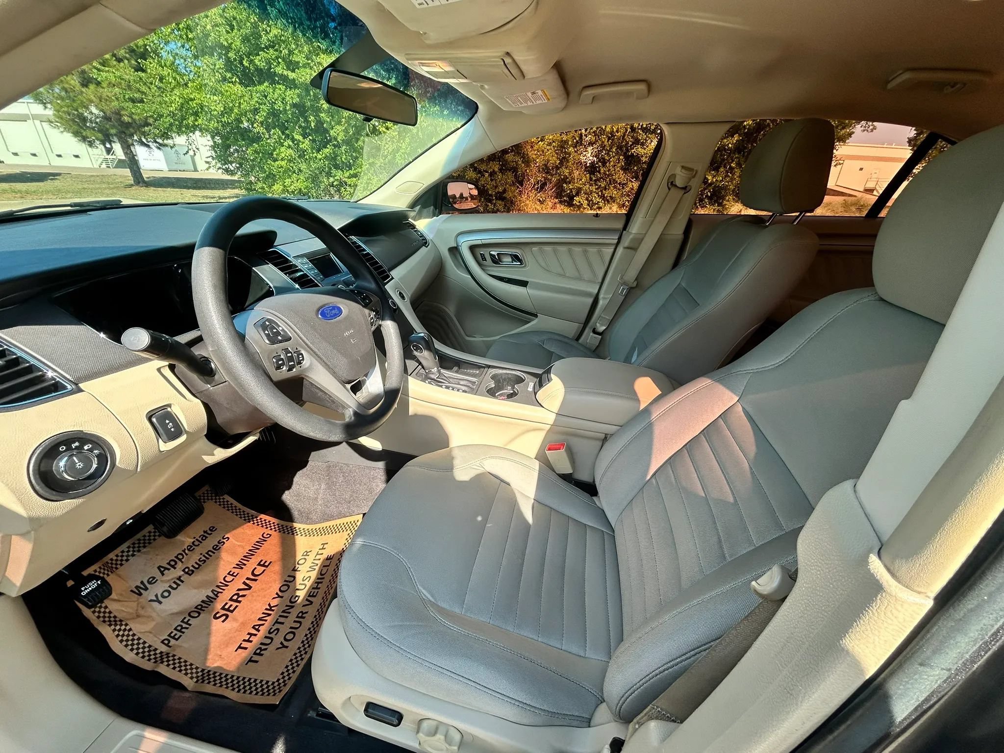 Used 2017 Ford Taurus SE FWD image 12