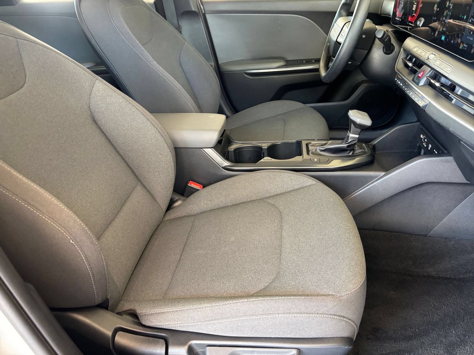 Used 2025 Kia K4 FWD image 34