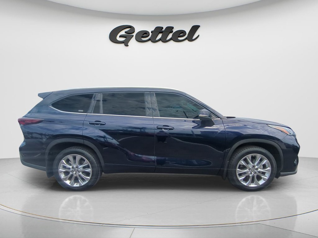 Used 2024 Toyota Highlander Limited FWD image 5