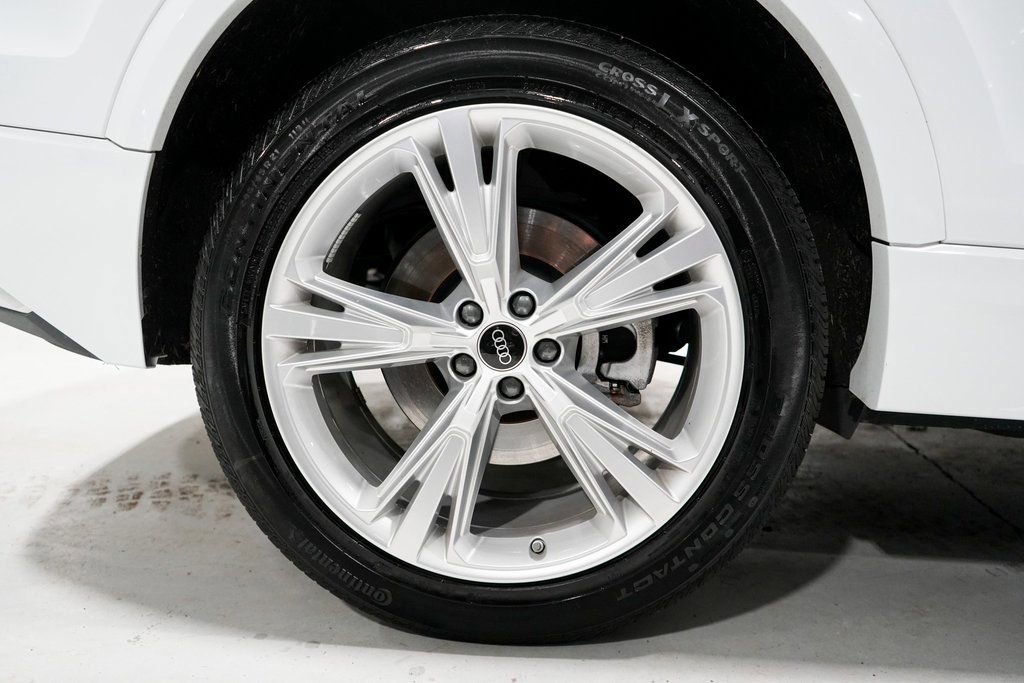 Used 2023 Audi Q8 Premium image 39