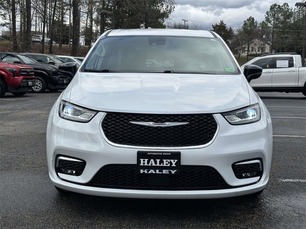 Used 2024 Chrysler Pacifica Touring-L image 24