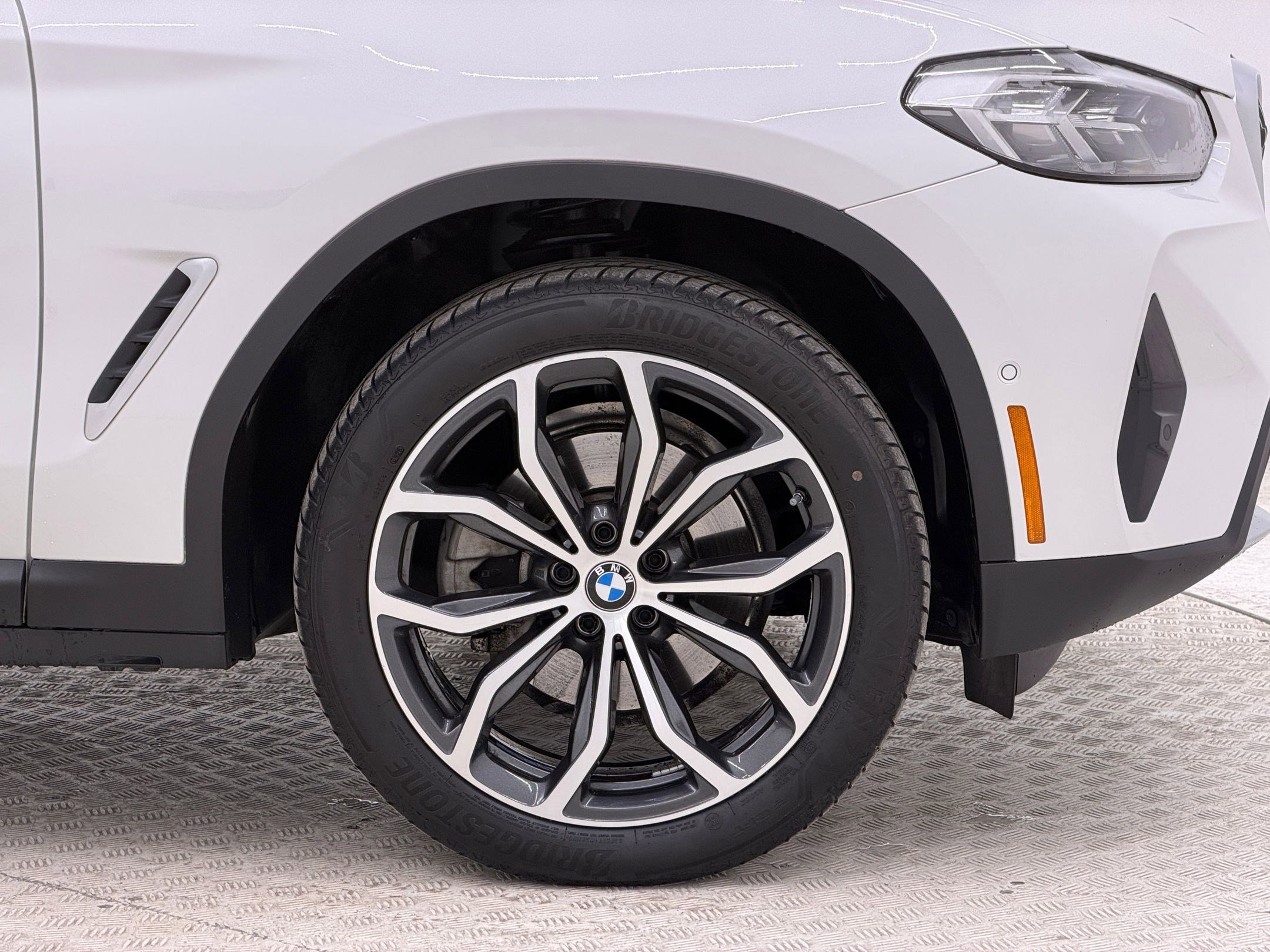 Certified 2025 BMW X4 xDrive30i w/ Premium Package image 12