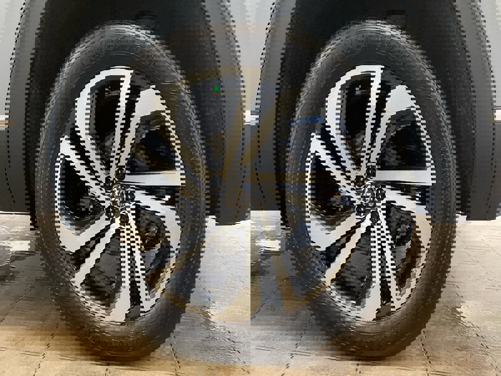 Used 2023 Volkswagen Atlas Cross Sport SEL image 27