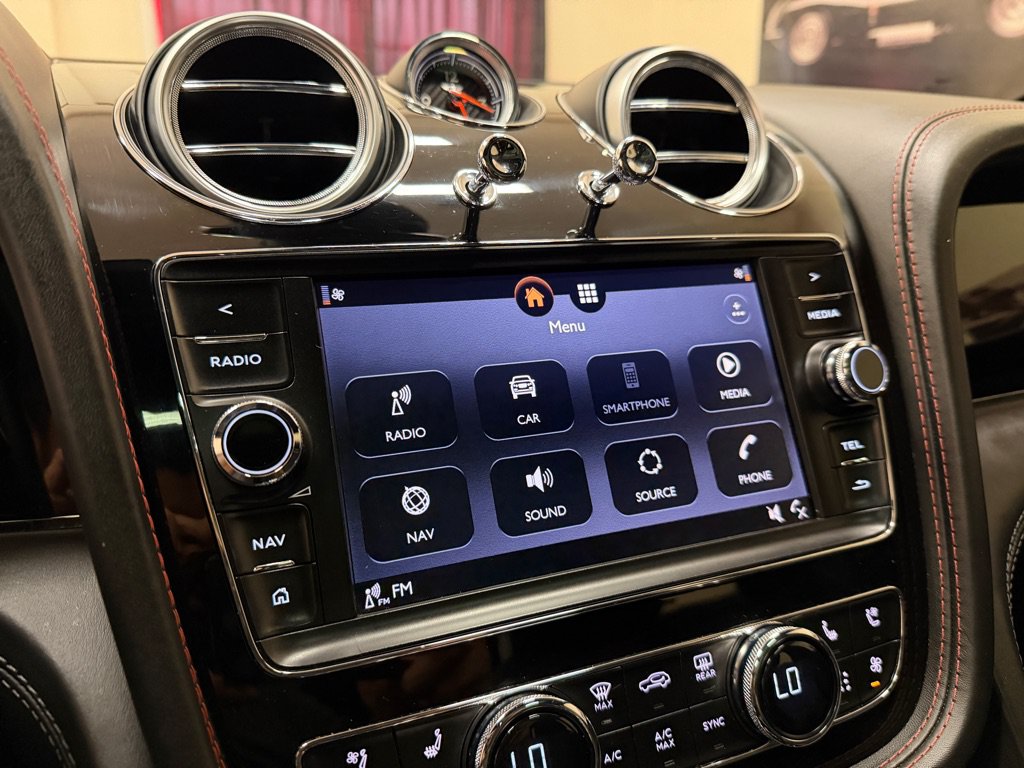 Used 2017 Bentley Bentayga AWD/4WD image 47