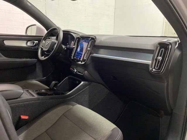 Used 2025 Volvo XC40 B5 Core AWD/4WD image 24