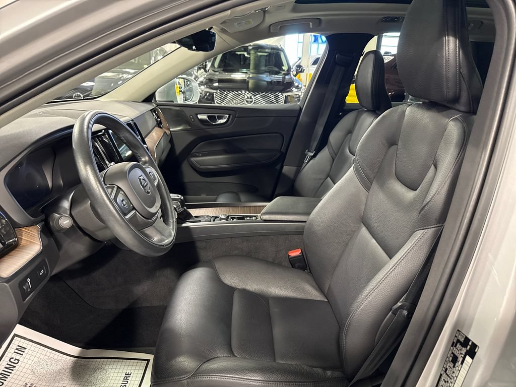 Used 2021 Volvo XC60 T5 Momentum w/ Advanced Package AWD/4WD image 10